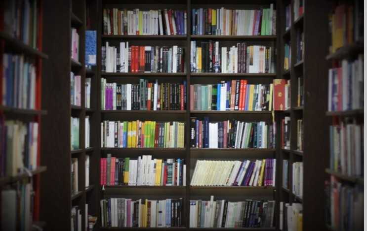 15 Rekomendasi Buku Fiksi Bahasa Sunda, Carpon hingga Novel!