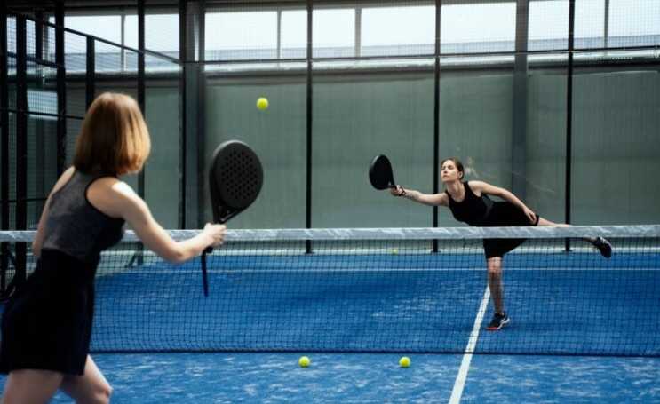 5 Manfaat Bermain Padel Bagi Perempuan