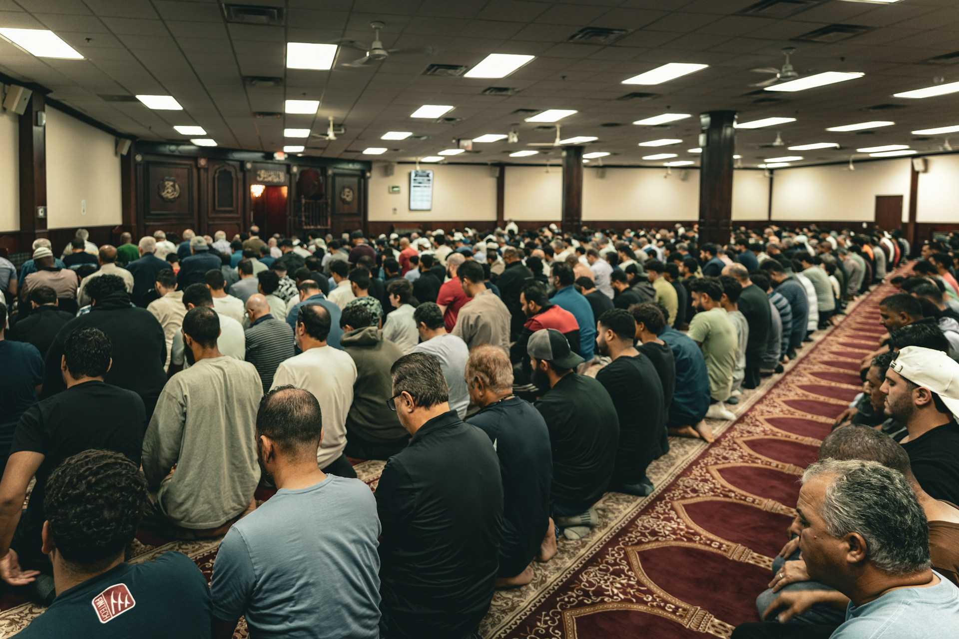 Jadwal Lengkap Adzan Subuh dan Maghrib di Garut Januari 2026