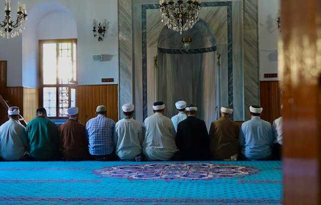 3 Contoh Khutbah Jumat Bahasa Sunda Tentang Akhlak yang Menyentuh Hati