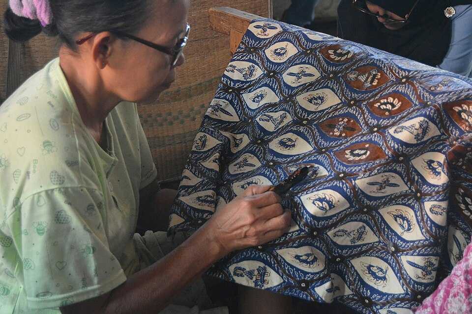 Mengenal Batik Garutan, Warisan Budaya Jawa Barat dengan Motif dan Warna Khas